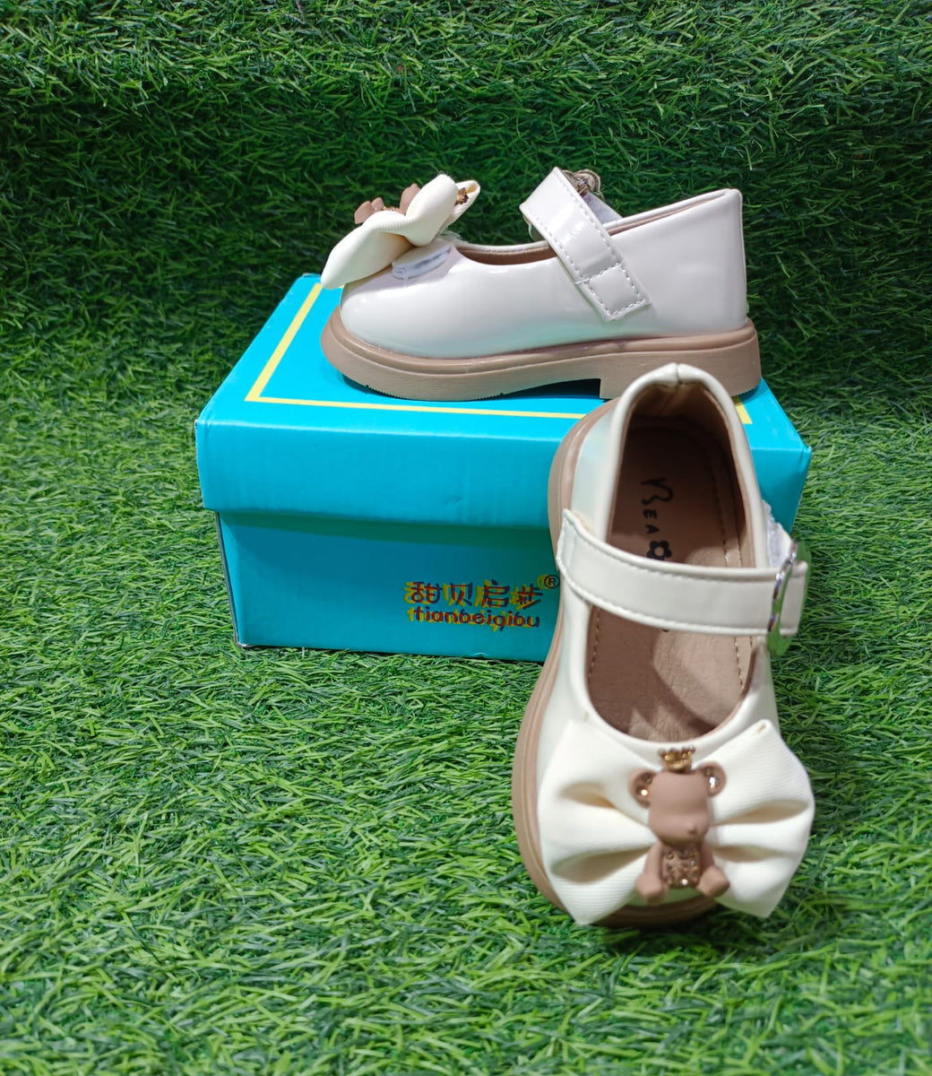 Baby Girl Cream Shoes With Beautiful Bow Design babybazar.pk